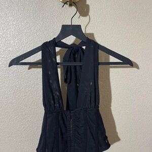 I am gia black top with tie